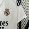 Camiseta Real Madrid local 24/25 escudo