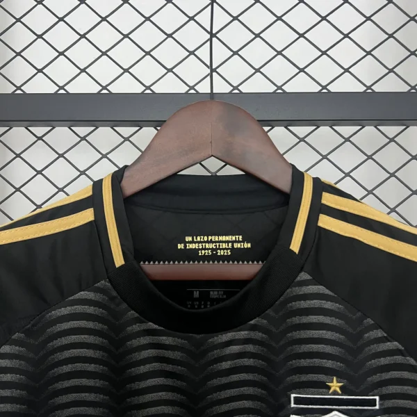 Camiseta negra Colo Colo visita 25/26 cuello