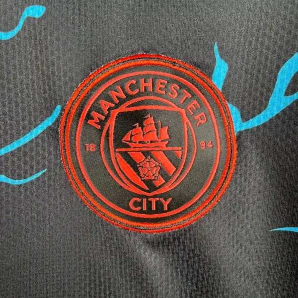 Camiseta Manchester City Edición Especial 23/24 escudo