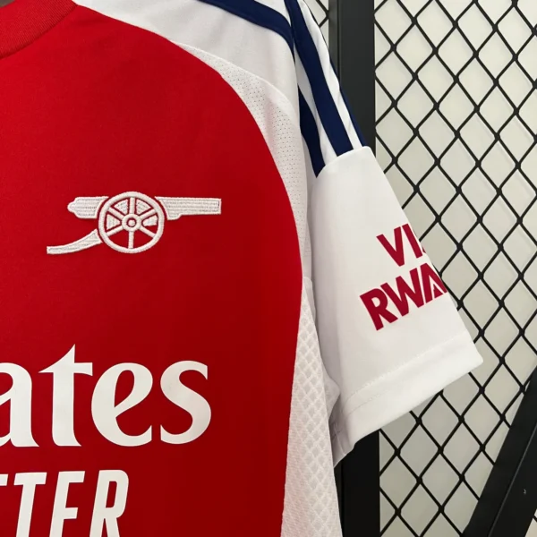 Camiseta Arsenal local 24/25 escudo