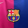 Camiseta Barcelona local 24/25 escudo
