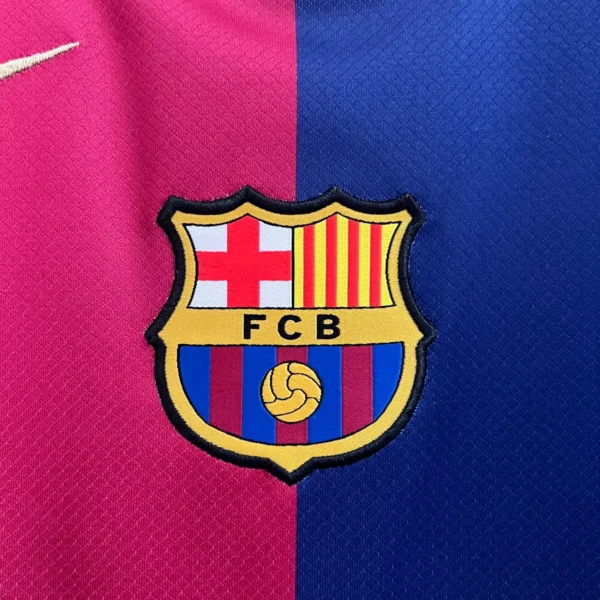 Camiseta Barcelona local 24/25 escudo
