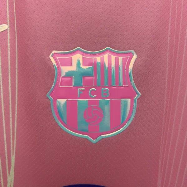 Barcelona 25/26 rosada edición especial escudo