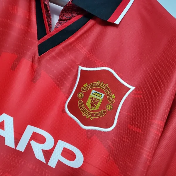 Camiseta del Manchester United 94/96 escudo