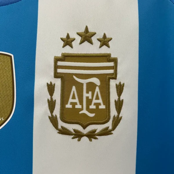 Camiseta Argentina local 2024 escudo