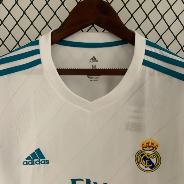 Camiseta del Real Madrid 17/18 cuello