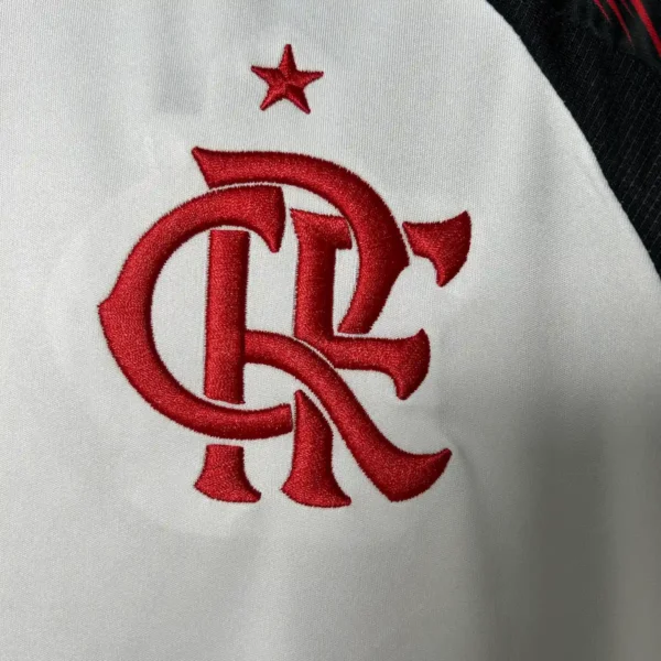 Camiseta Flamengo visita 25/26 escudo