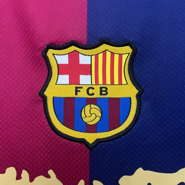 Camiseta Barcelona Travis Scott escudo