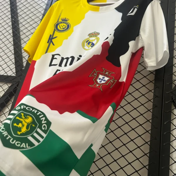 Camiseta de Cristiano Ronaldo Edición Especial cerca