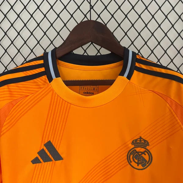 Real Madrid 24/25 visita cuello