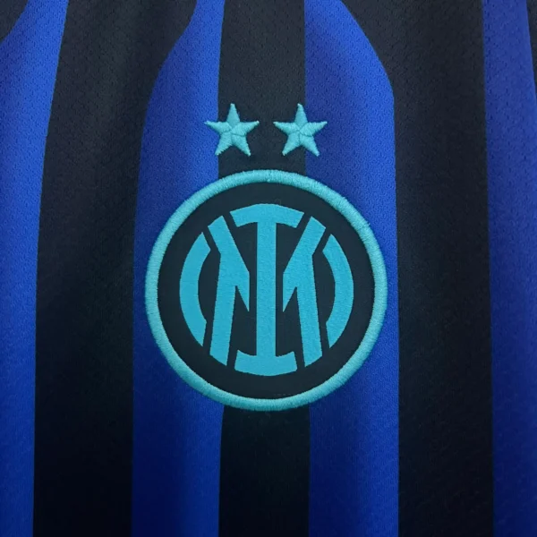 Camiseta del Inter de Milán escudo