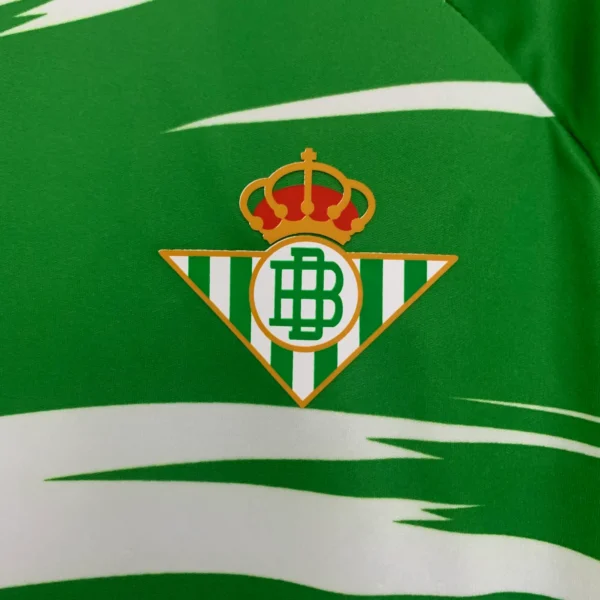 Camiseta del Real Betis X Naruto Hummel escudo