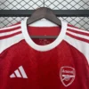 Camiseta del Arsenal 25/26 cuello