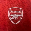 Camiseta del Arsenal 25/26 escudo