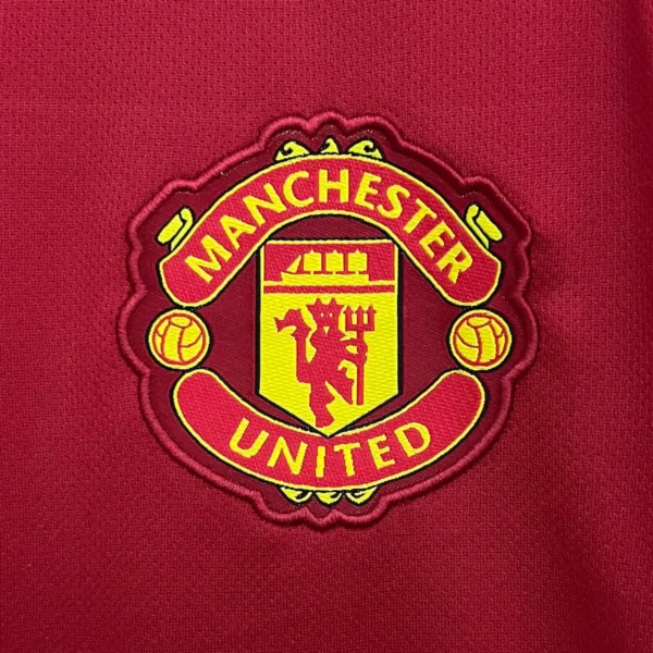 Camiseta Manchester United 25/26 escudo